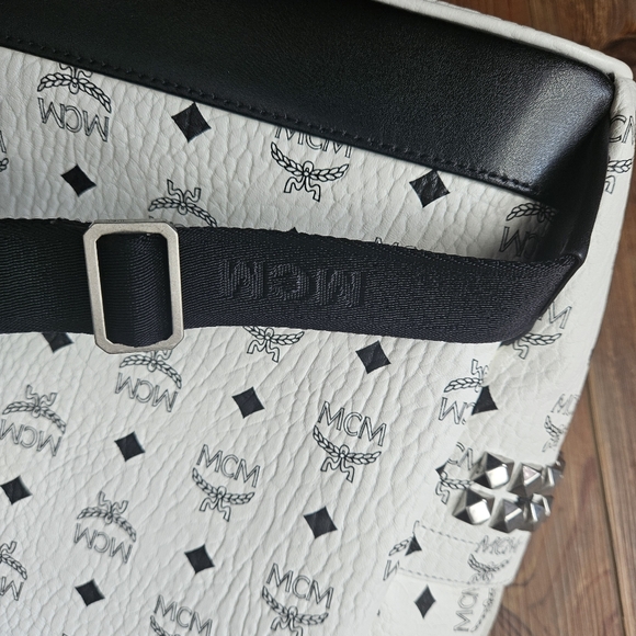 Classic White MCM Backpack - Picture 4 of 12